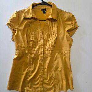 Willi Smith Womens Short Sleeve Button Down Shirt Gold Pleated Blouse